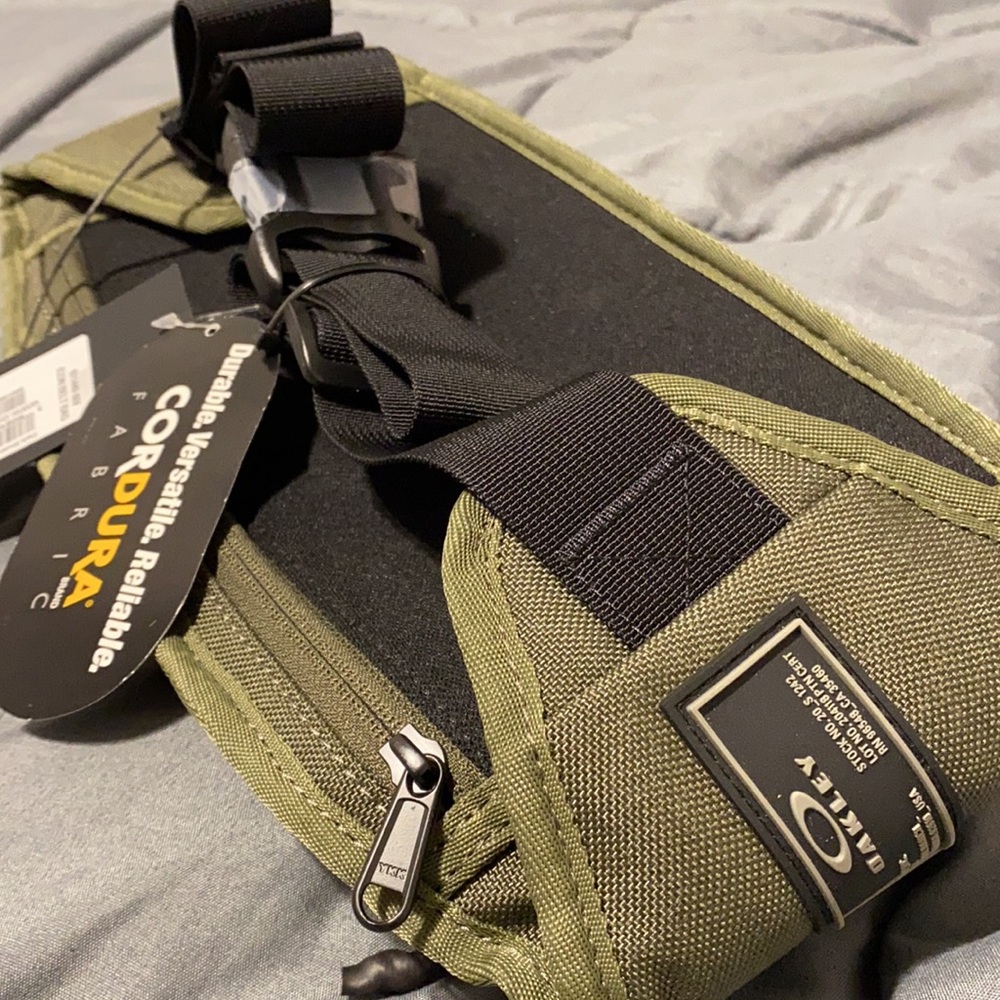 *NWT* Oakley Icon Belt Bag One-Arm Body Sling Bag - Picture 10 of 12